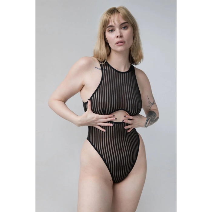 Kadın Siyah Cut-Out Detaylı Transparan Çizgili Gecelik – Modern ve Şık Tasarım