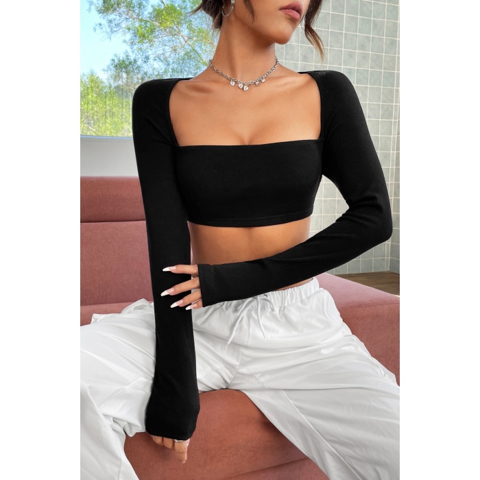 Kadın Siyah Uzun Kol Göğüs ve Sırt Dekolteli Crop Top Bluz – Şık, Rahat ve Kolay Kombinlenebilir