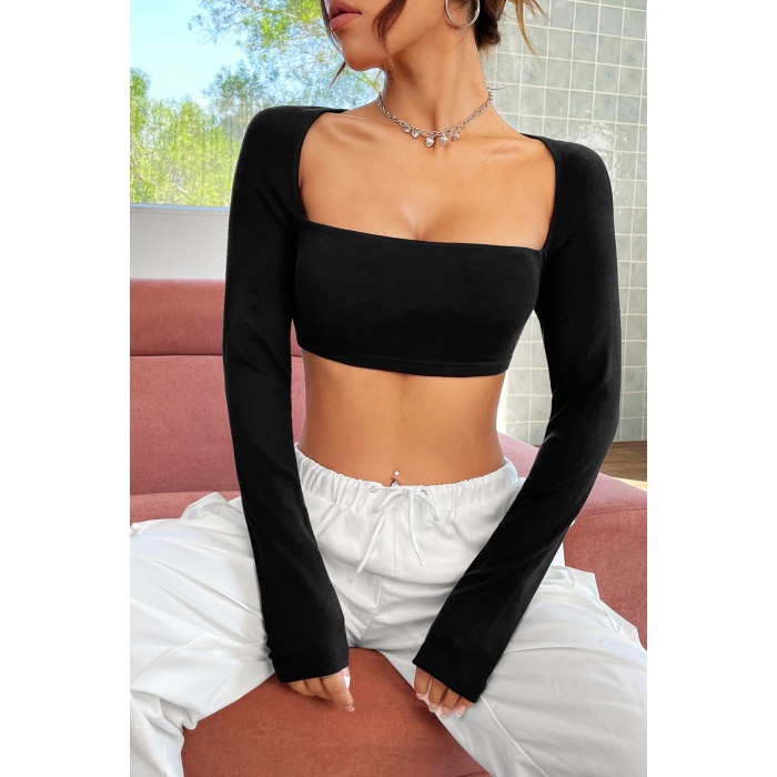 Kadın Siyah Uzun Kol Göğüs ve Sırt Dekolteli Crop Top Bluz – Şık, Rahat ve Kolay Kombinlenebilir
