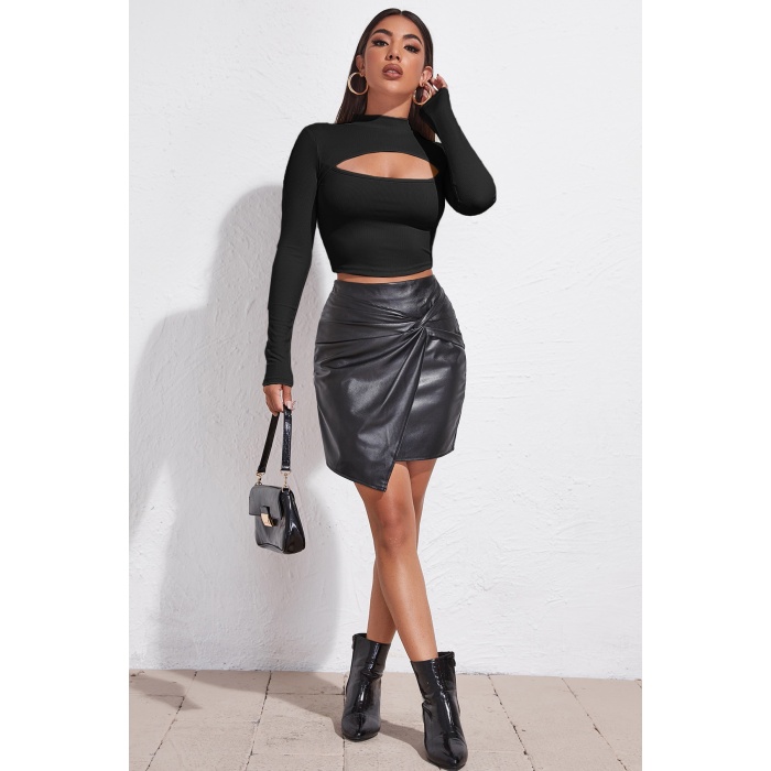 Kadın Siyah Göğüs Dekolteli Uzun Kollu Cut Out Crop Top Bluz