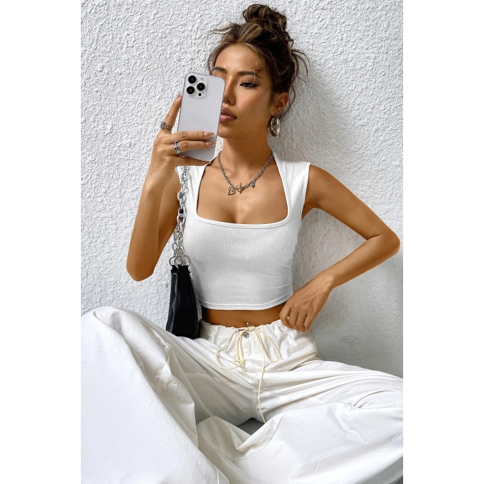 Kadın Beyaz Kare Yaka Kalınlaşan Omuz Detaylı Crop Top Bluz