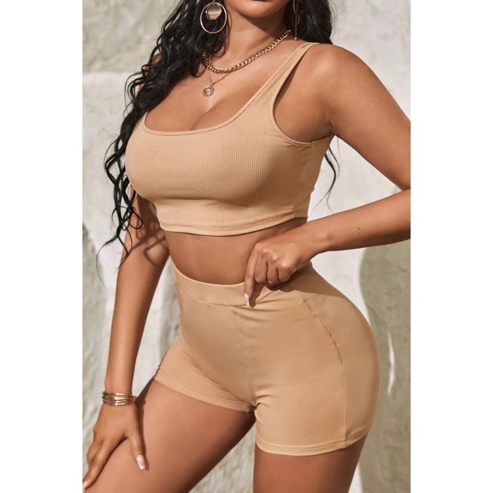 Kadın Krem Rengi Şortlu Crop Top Gecelik Takım – Modern, Konforlu ve Günlük Kombinlere Uygun