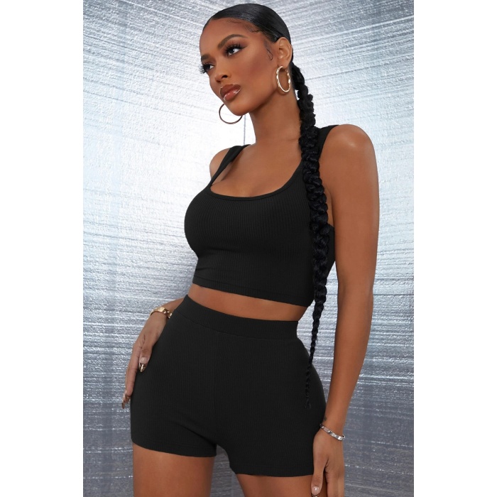 Kadın Siyah Şortlu Crop Top Gecelik Takım – Modern, Konforlu ve Günlük Kombinlere Uygun
