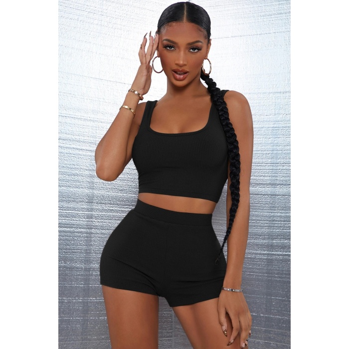 Kadın Siyah Şortlu Crop Top Gecelik Takım – Modern, Konforlu ve Günlük Kombinlere Uygun