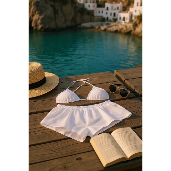 Kadın Beyaz Şortlu Belden ve Boyundan Bağlamalı Bikini Takımı – Modern, Konforlu ve Günlük Kombinlere Uygun