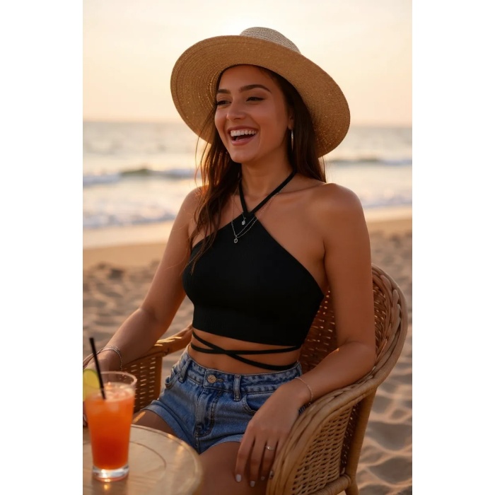 Kadın Siyah Sırtı Açık Boyundan Çapraz Bağlamalı Crop Top Bluz