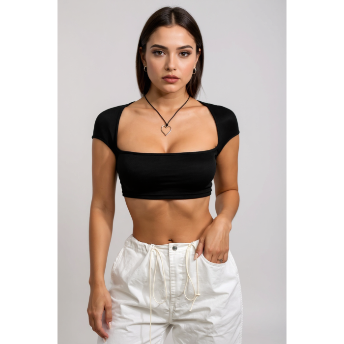 Kadın Siyah Sırt Dekolteli ve Boyundan Bağlamalı Yarım Kol Crop Top Bluz – Şık, Rahat ve Kolay Kombinlenebilir