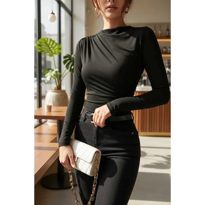 Kadın Siyah Belden ve Boyundan Büzgü Detaylı Uzun Kollu Bluz