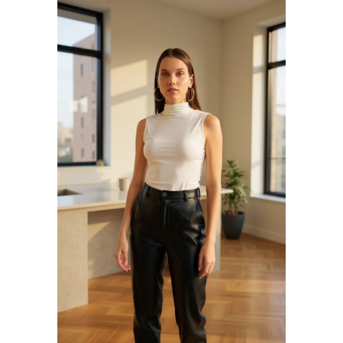 Kadın Beyaz Kolsuz Balıkçı Yaka Basic Bluz