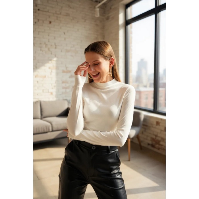 Kadın Beyaz Parmak Detaylı Esnek Uzun Kollu Body