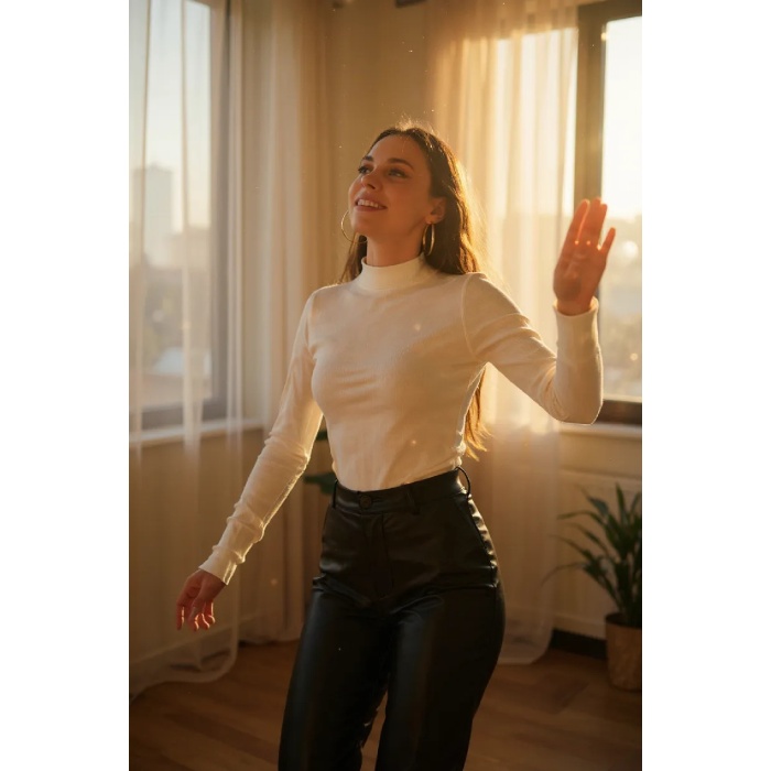 Kadın Beyaz Parmak Detaylı Esnek Uzun Kollu Body