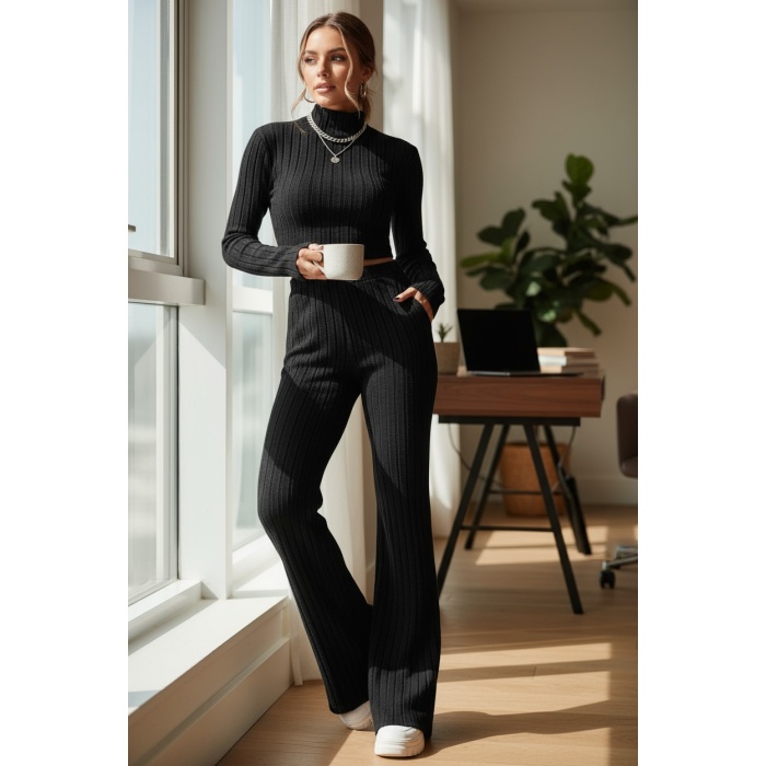 Kadın Siyah Boğazlı Crop Top ve Yüksek Bel Eşofman Takımı Spor Şık Kombin