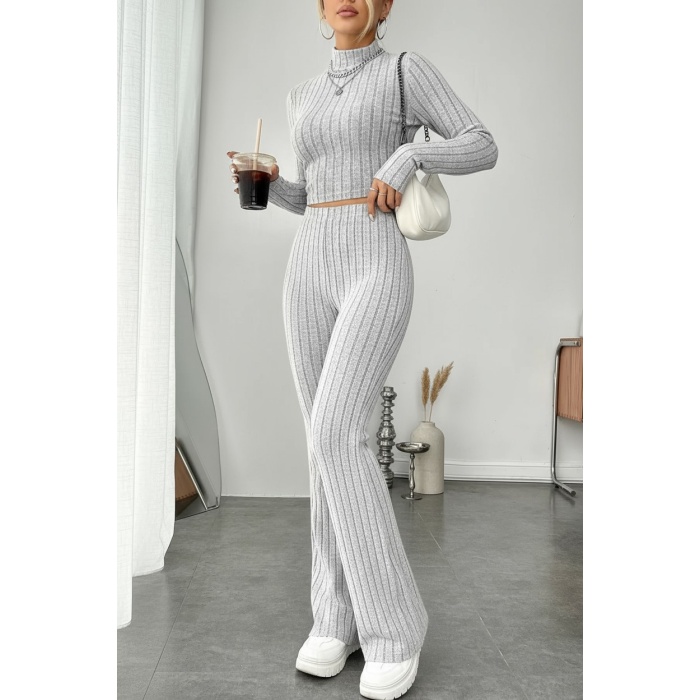 Kadın Gri Çizgili Boğazlı Crop Top ve Yüksek Bel Pantolon Takım