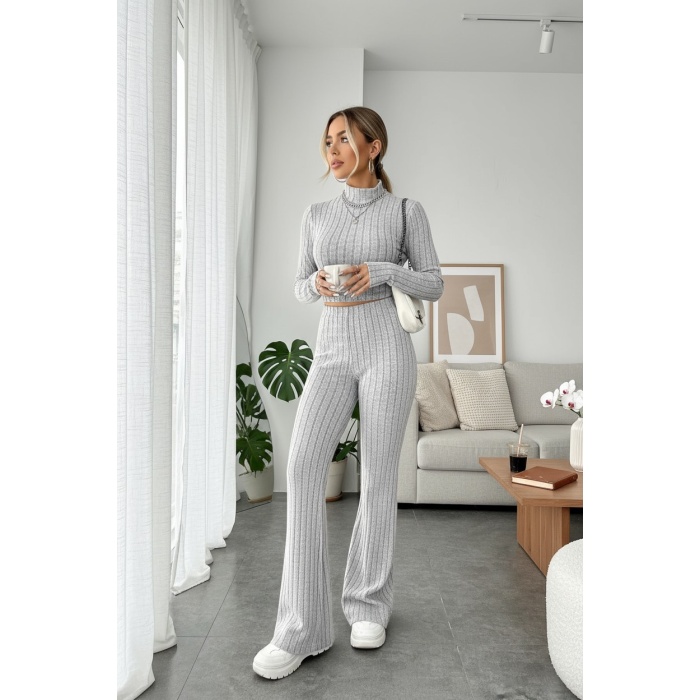 Kadın Gri Çizgili Boğazlı Crop Top ve Yüksek Bel Pantolon Takım