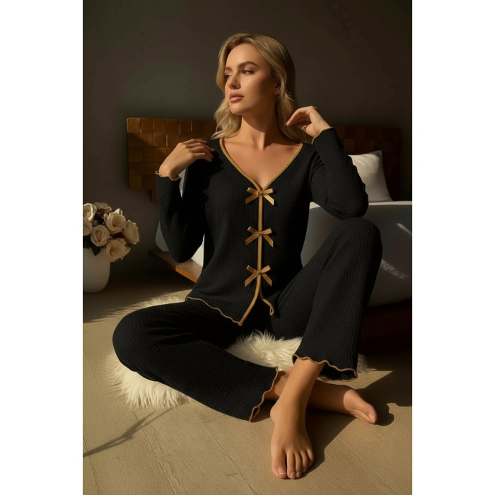 Kadın Siyah Fiyonklu İç Çamaşırı ve Uzun Kollu V Yaka Pijama Takımı 4lü Set