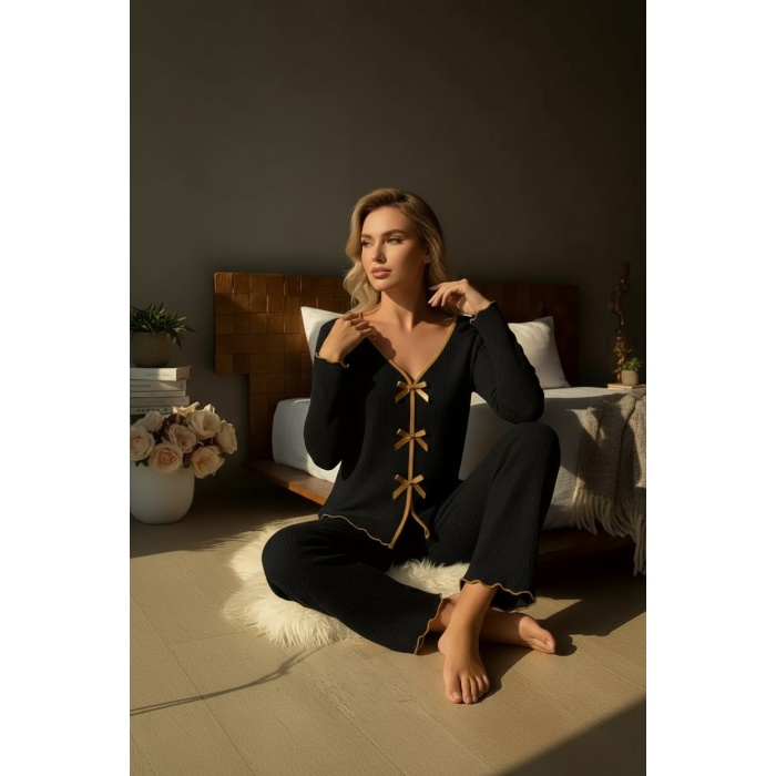 Kadın Siyah Fiyonklu İç Çamaşırı ve Uzun Kollu V Yaka Pijama Takımı 4lü Set