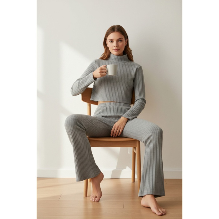 Kadın Fitilli Eşofman Takımı – Gri Boğazlı Crop Üst & İspanyol Paça Pantolon, Esnek Rahat Kalıp