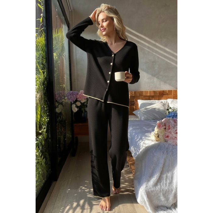 Premium Kadın Fitilli Pijama Takımı – Siyah Gold Biye Detaylı, Yumuşak Dokulu Ev Şıklığı