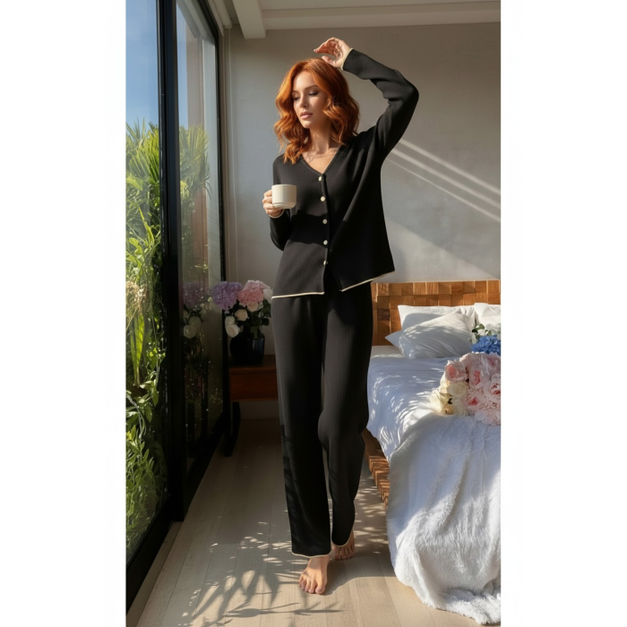 Premium Kadın Fitilli Pijama Takımı – Siyah Gold Biye Detaylı, Yumuşak Dokulu Ev Şıklığı