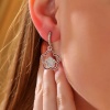 ​Lucky Life 925 Ayar Gumuss  Sallantılı Çiçek Desenli Lucky Life Lucky Life Kadın Küpe