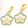​Lucky Life 925 Ayar Gumuss  Gold Sallantılı Çiçek Desenli Lucky Life Lucky Life Kadın Küpe