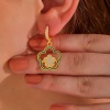 ​Lucky Life 925 Ayar Gumuss  Gold Sallantılı Çiçek Desenli Lucky Life Lucky Life Kadın Küpe