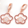 ​Lucky Life 925 Ayar Gumuss  Rose Sallantılı Çiçek Desenli Lucky Life Lucky Life Kadın Küpe