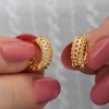 Lucky Life 925 Ayar Gumuss Gold Petek Desenli Halka Lucky Life Lucky Life Kadın Küpe
