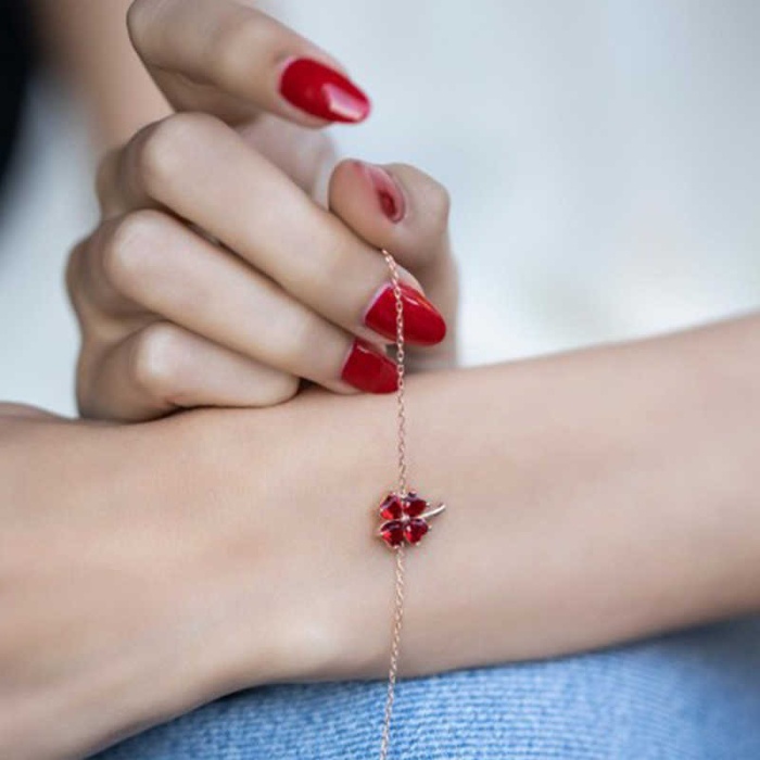 Lucky Life 925 Ayar Gumuss  Rose Kırmızı Kalpli Yonca Bayan Bileklik