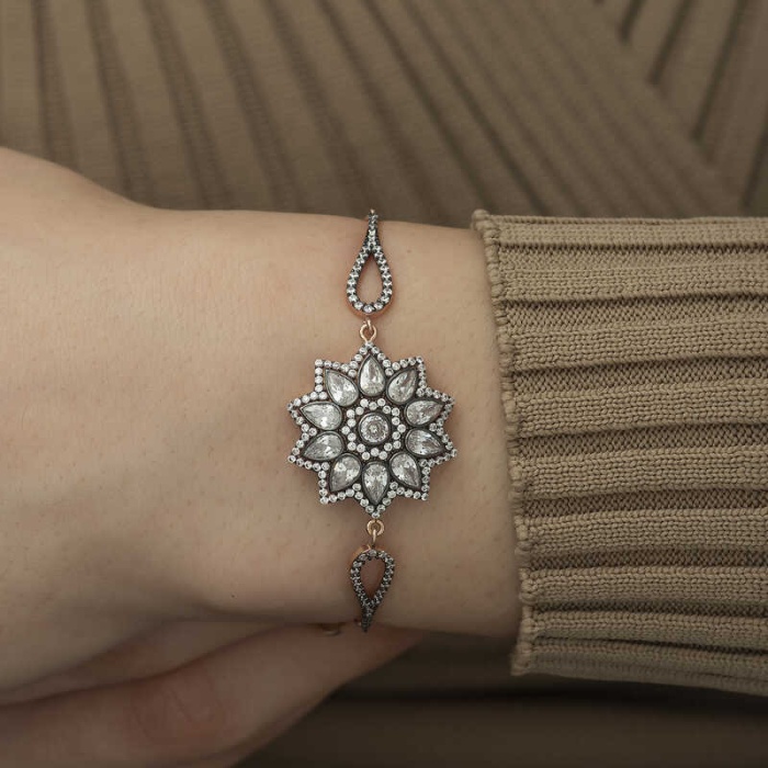 ​Lucky Life 925 Ayar Gumuss  Rose Çiçek Desenli Elmas Montür Bileklik