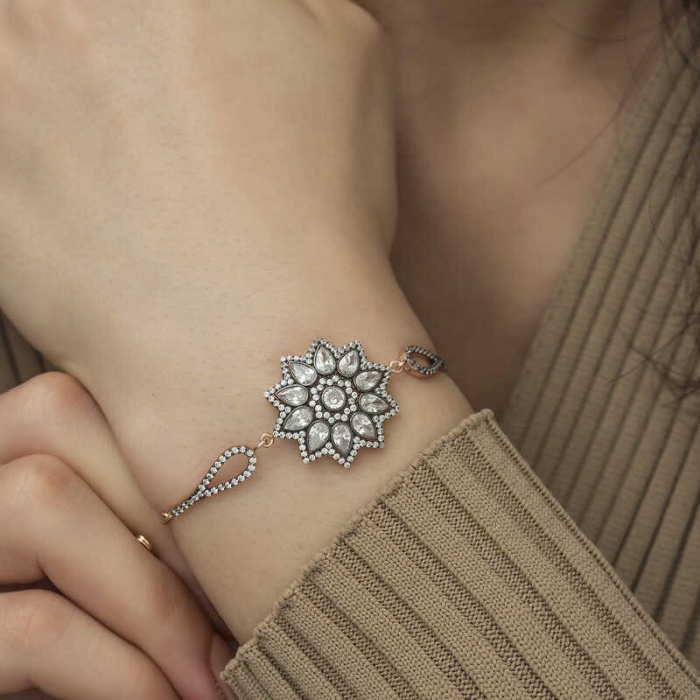 ​Lucky Life 925 Ayar Gumuss  Rose Çiçek Desenli Elmas Montür Bileklik