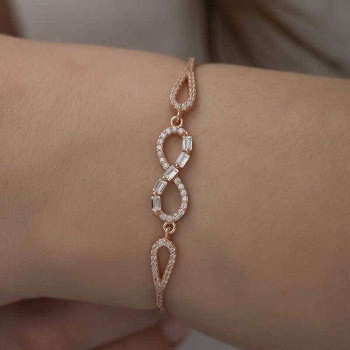 Lucky Life 925 Ayar Gumuss  Rose Baget Taşlı Sonsuzluk Bileklik