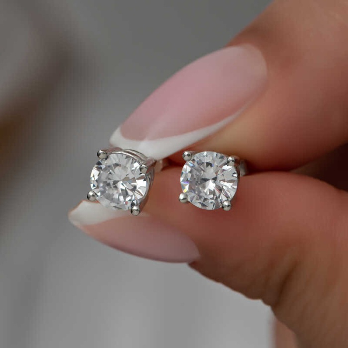 ​Lucky Life 925 Ayar Gumuss  6 mm Beyaz Zirkon Tek Taş Lucky Life Lucky Life Kadın Küpe