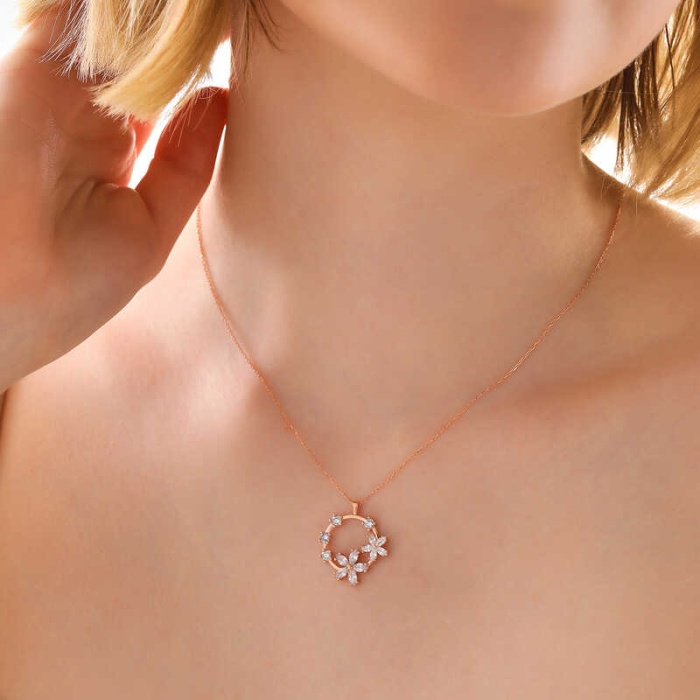 Lucky Life 925 Ayar Gumuss  Rose Beyaz Çiçek KadIn Kolye