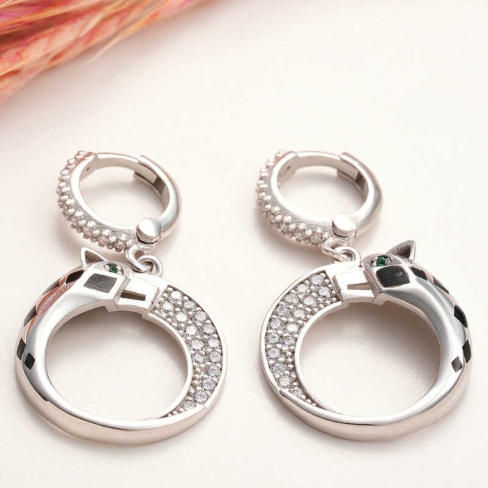 ​Lucky Life 925 Ayar Gumuss  Sallantılı Kaplan Figürlü Lucky Life Lucky Life Kadın Küpe