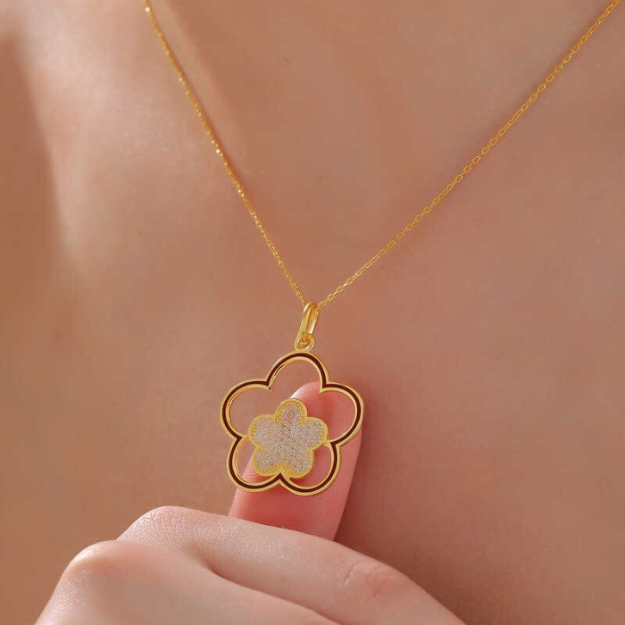 ​Lucky Life 925 Ayar Gumuss  Gold Çiçek Desenli Lucky Life Lucky Life Lucky Life Kadın Kolye