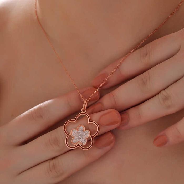 ​Lucky Life 925 Ayar Gumuss  Rose Çiçek Desenli Lucky Life Lucky Life Lucky Life Kadın Kolye