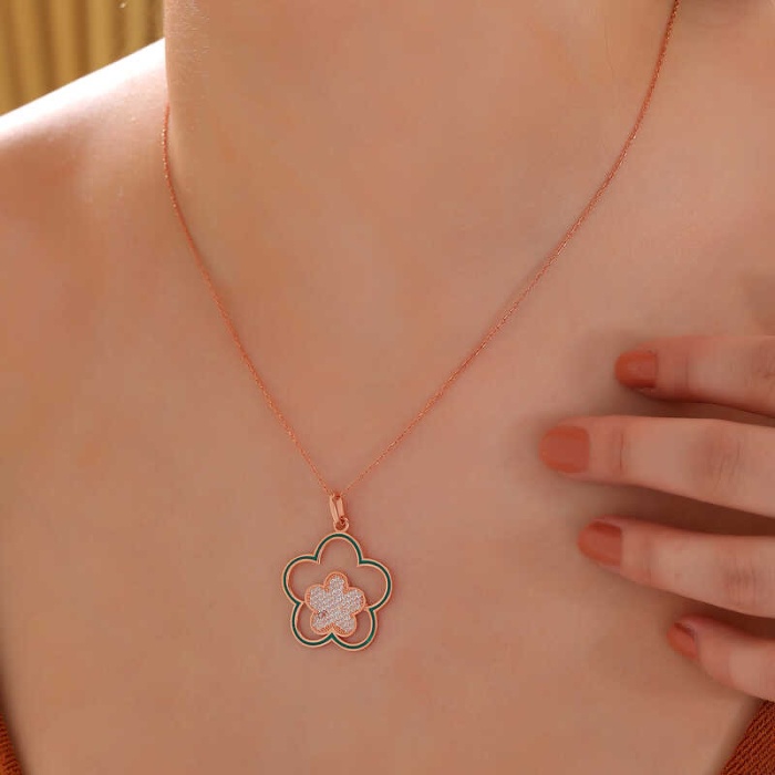 ​Lucky Life 925 Ayar Gumuss  Rose Çiçek Desenli Lucky Life Lucky Life Lucky Life Kadın Kolye