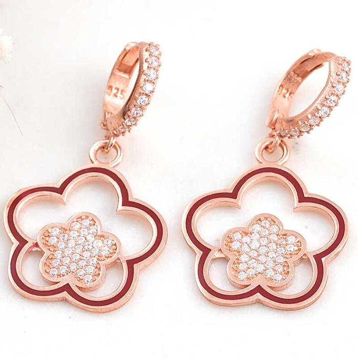 ​Lucky Life 925 Ayar Gumuss  Rose Sallantılı Çiçek Desenli Lucky Life Lucky Life Kadın Küpe