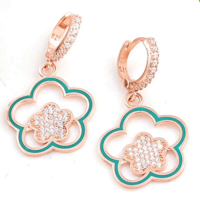 ​Lucky Life 925 Ayar Gumuss  Rose Sallantılı Çiçek Desenli Lucky Life Lucky Life Kadın Küpe