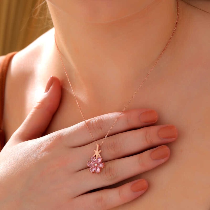 Lucky Life 925 Ayar Gumuss Rose Pembe Sevgi Çiçeği Lucky Life Lucky Life Lucky Life Kadın Kolye