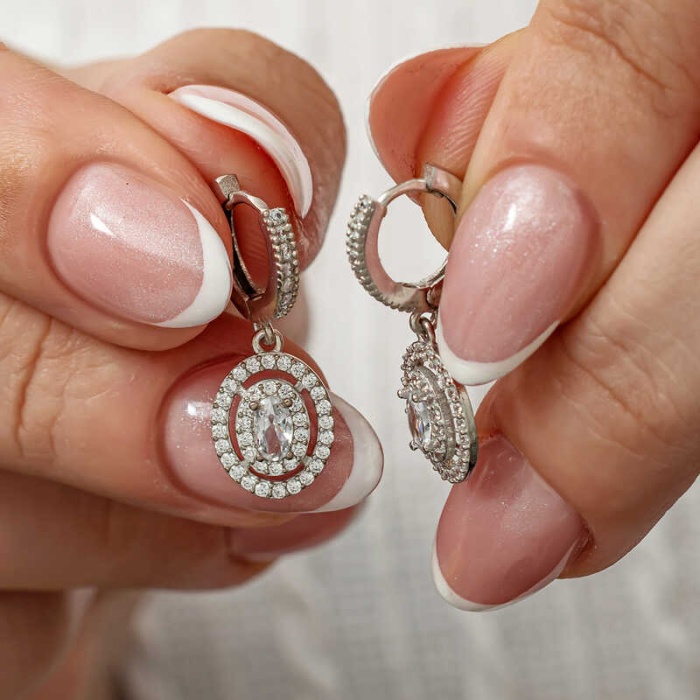 Lucky Life Gümüş Oval Taşlı Sallantılı Küpe