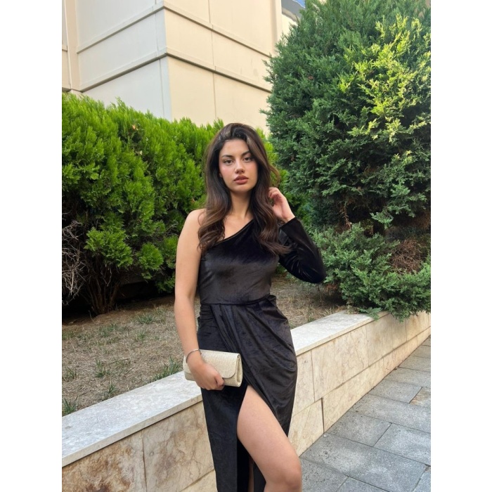 Lucky Life Kadın Uzun Kollu Yırtmaçlı önü Pile Detay Kadife Elbise