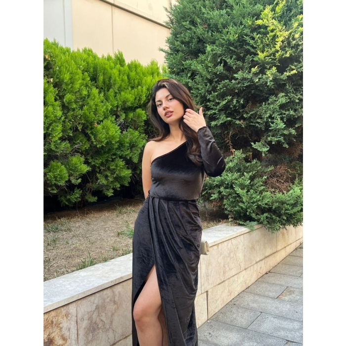 Lucky Life Kadın Uzun Kollu Yırtmaçlı önü Pile Detay Kadife Elbise