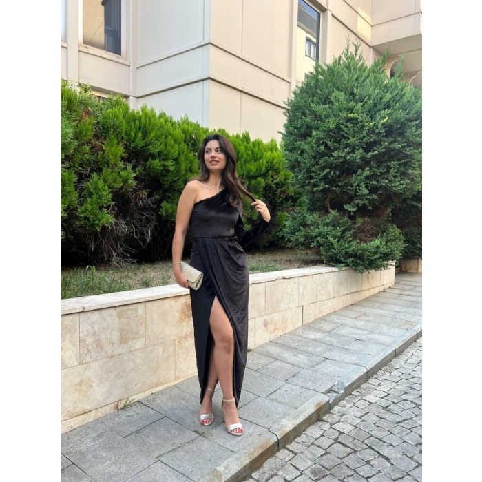 Lucky Life Kadın Uzun Kollu Yırtmaçlı önü Pile Detay Kadife Elbise
