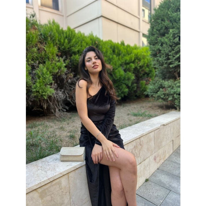 Lucky Life Kadın Uzun Kollu Yırtmaçlı önü Pile Detay Kadife Elbise