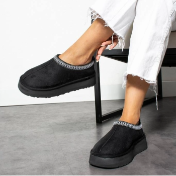 Siyah Nakış Detaylı Kısa Bot