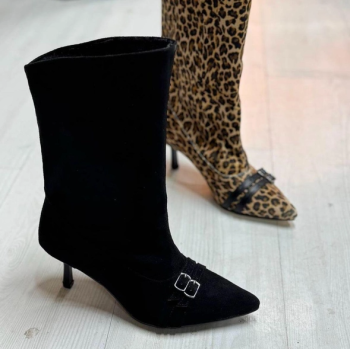 Siyah Sivri Burun Toka Detaylı Bot