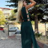 Zümrüt Yeşili Saten Pilise Sırt Ve Göğüs Dekolteli Elbise
