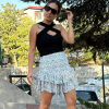 Beyaz Üzeri Siyah Desenli Fırfırlı Mini Etek